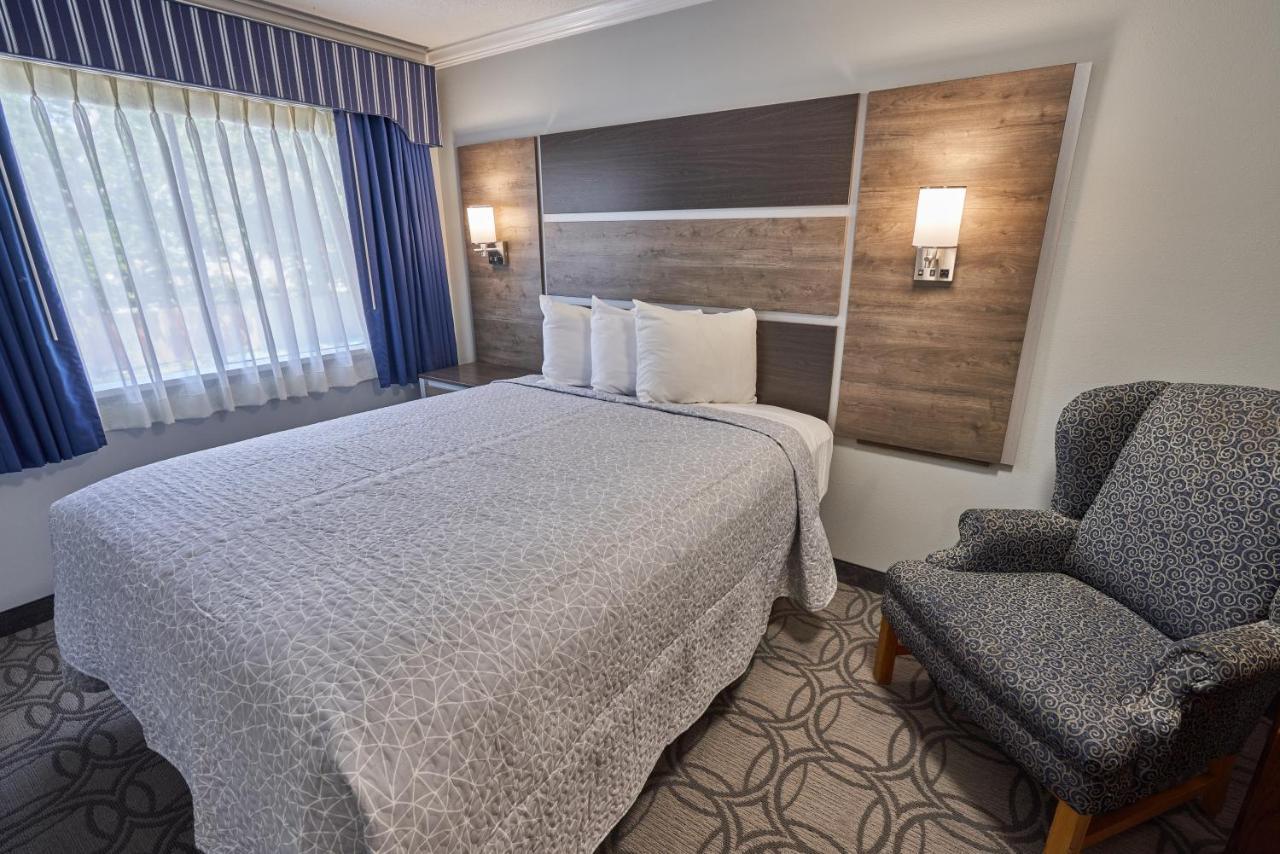 Ambassador Inn And Suites Саут-Ярмут Экстерьер фото
